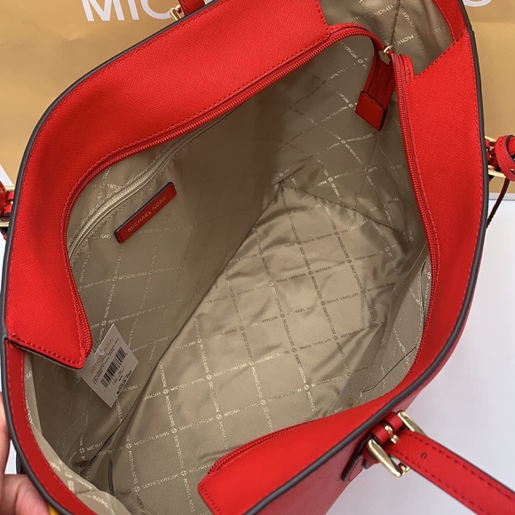 MICHAEL KORS GILLY LARGE DRAWSTRING TRAVEL TOTE BRIGHT RED COLOR - Picture 11 of 15